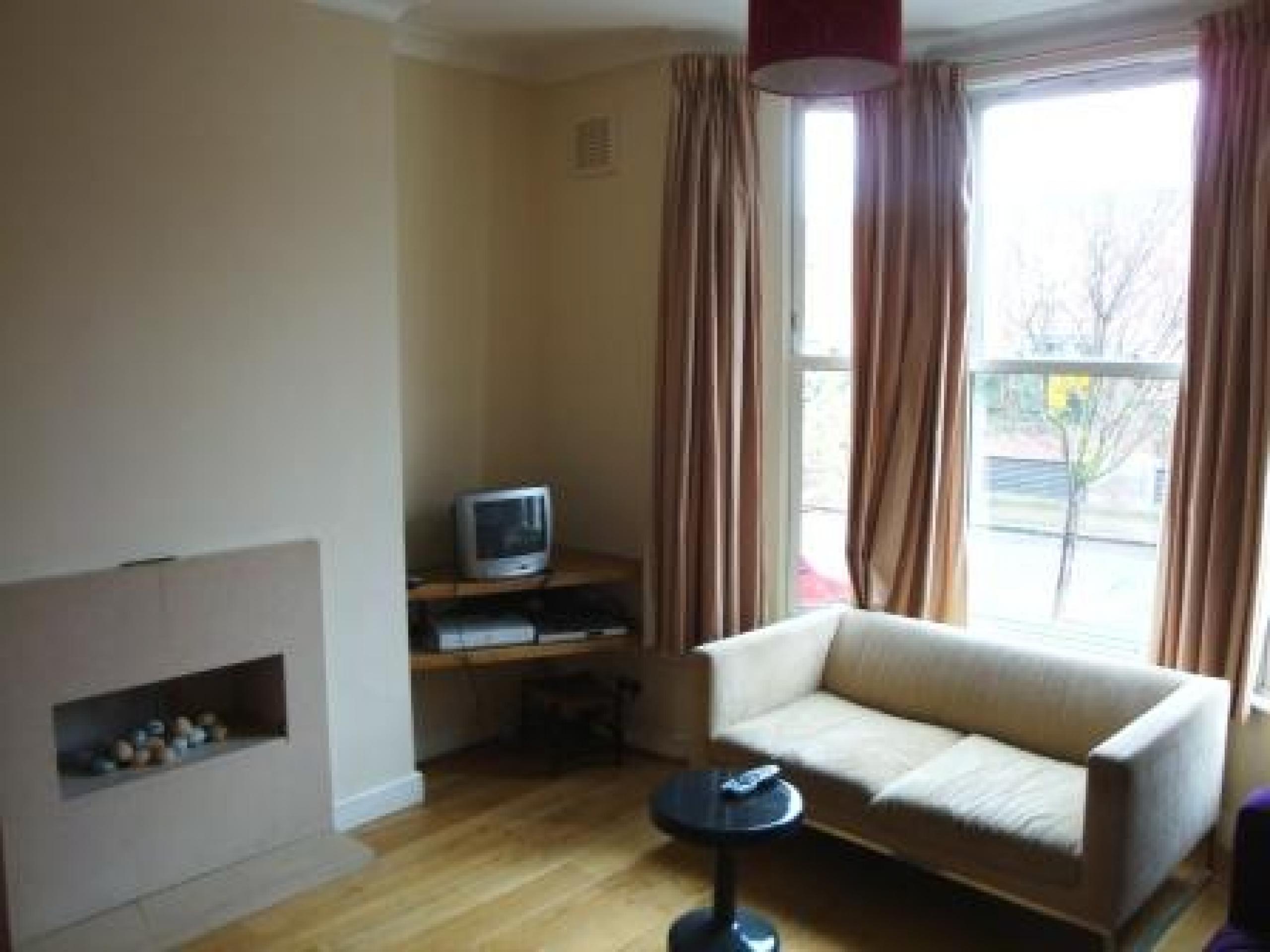 			4 Bedroom, 1 bath, 1 reception Flat			 Ashmore Road, MAIDA VALE/QUEENS PARK W9
